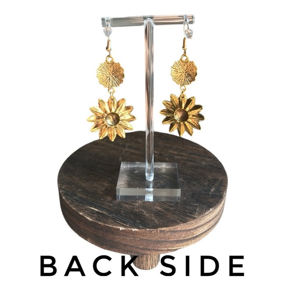 Vintage Sunflower Design Dangle Pierced
Earrings Gold Tone Zinc Alloy NWOT - Picture 4 of 10
